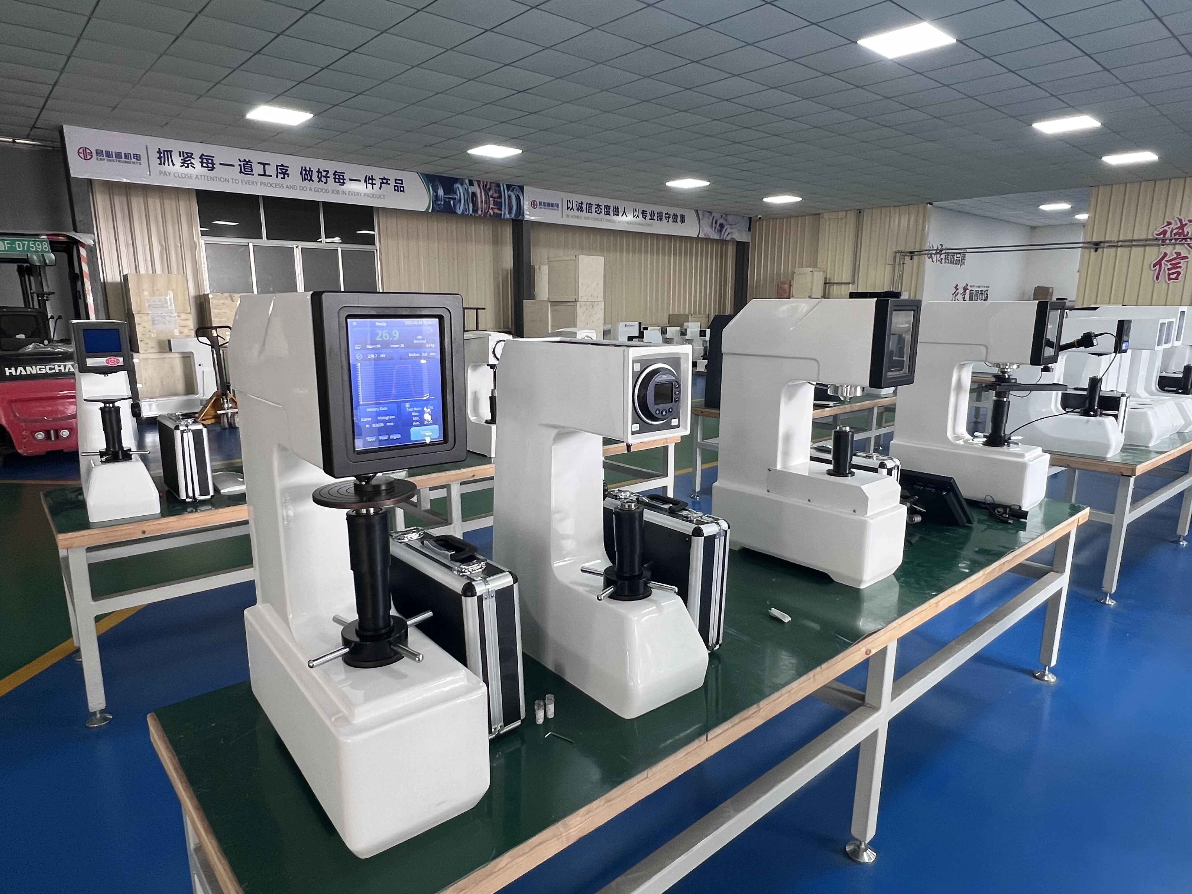 Người kiểm tra độ cứng của Rockwell