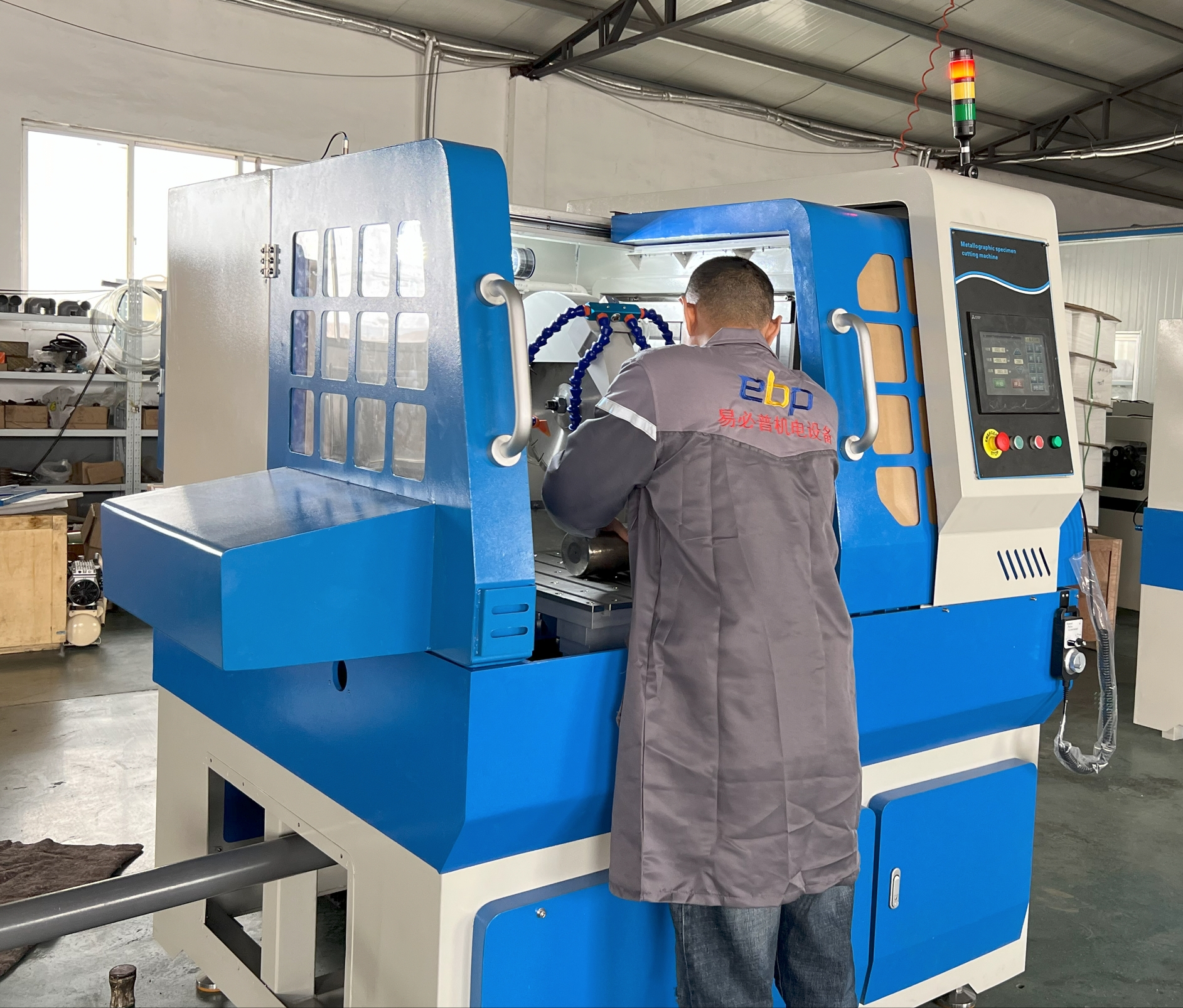 M&aacute;y cắt luyện kim