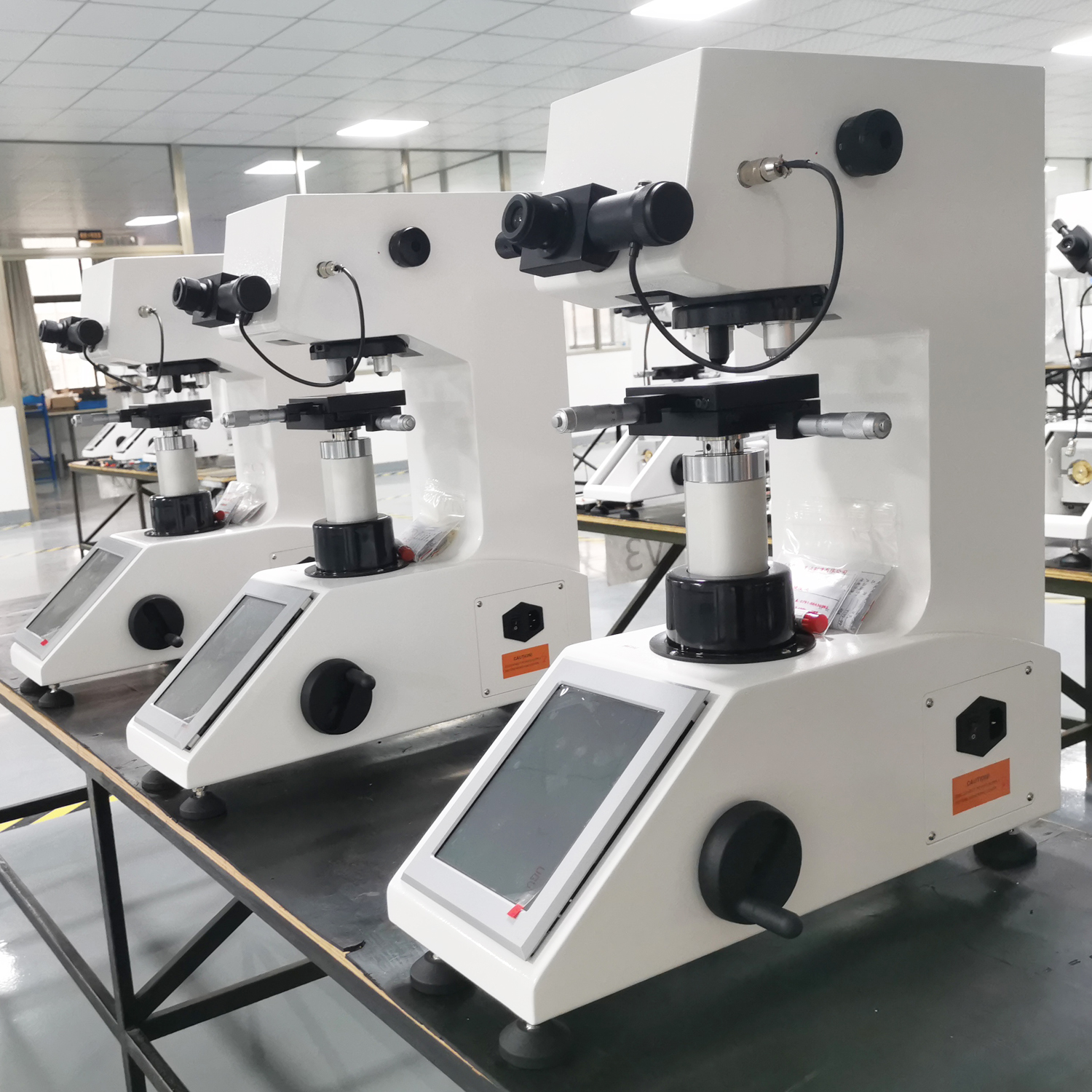 Người kiểm tra vi m&ocirc;