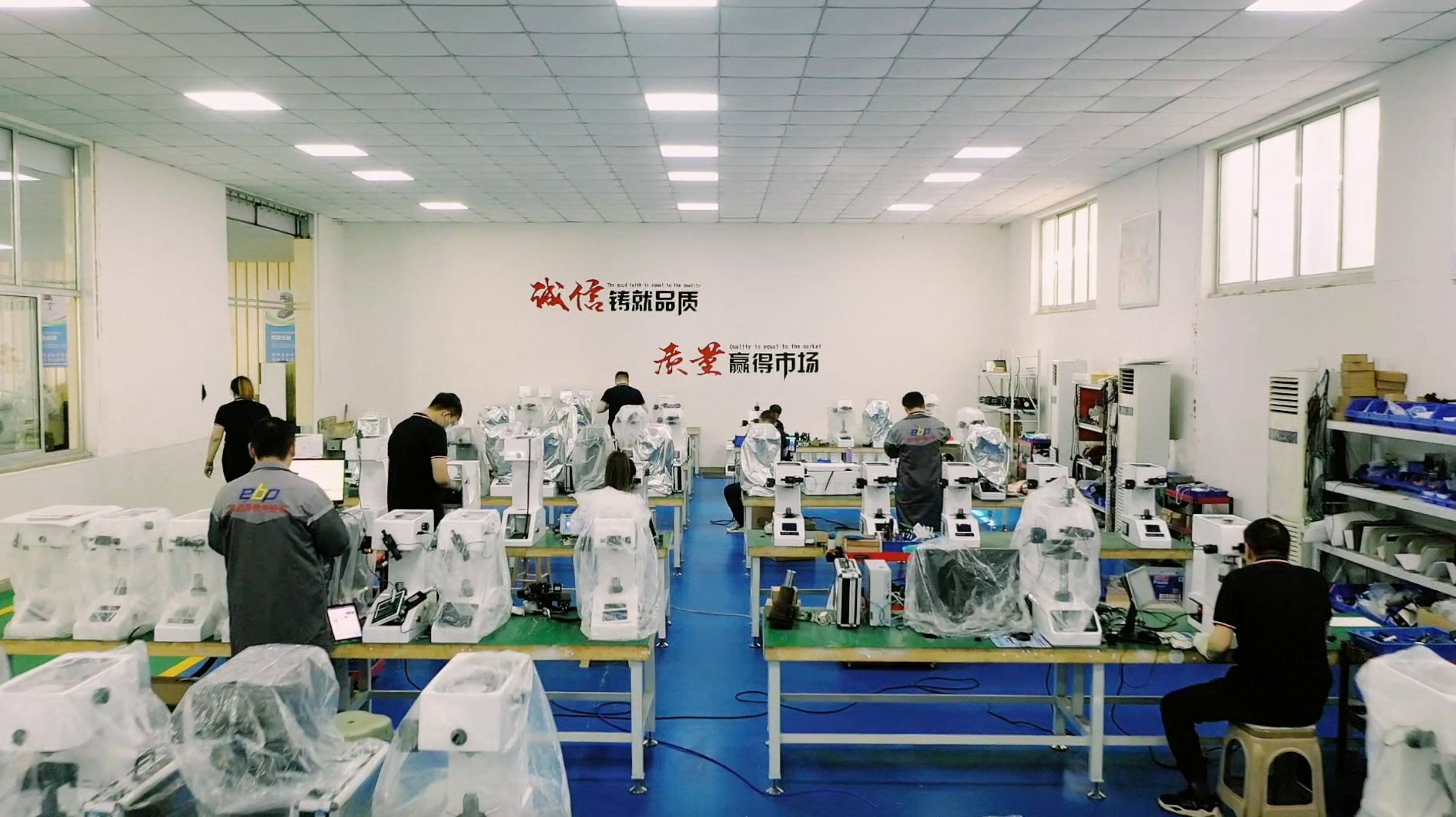 Nh&agrave; m&aacute;y thử nghiệm độ cứng của Trung Quốc